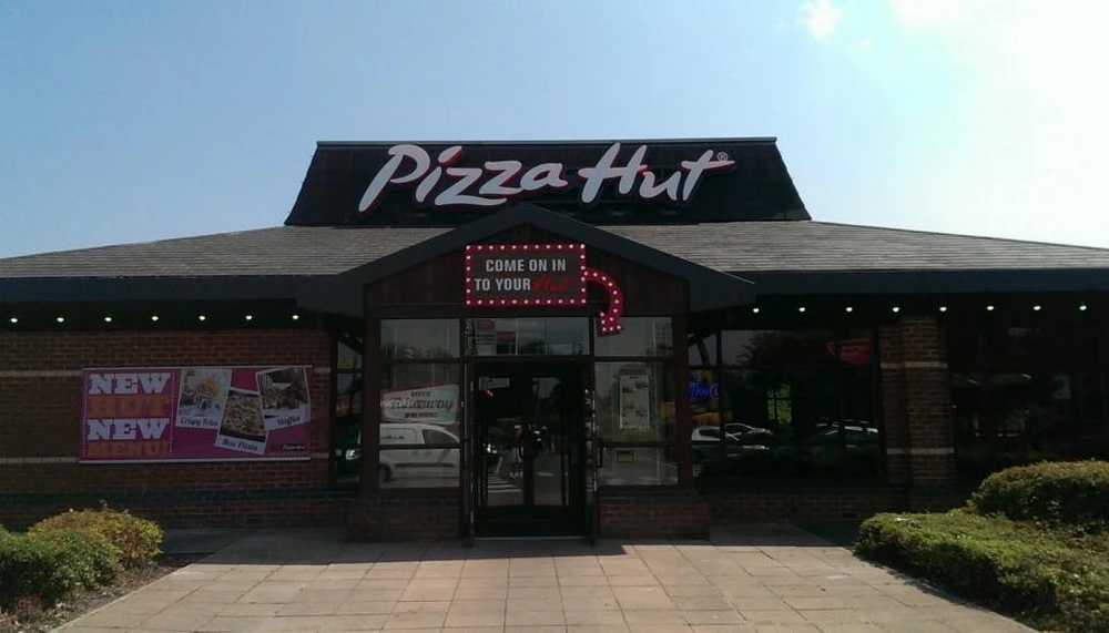 Industrial Building Refurbish. Shown here: Pizza Hut - Hereford - Roofing - DFC Steel Construction Website